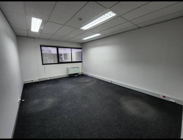 1,036M² OFFICE TO LET IN PINELANDS